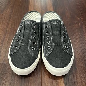 Taos Footwear Dark Gray and White Mules